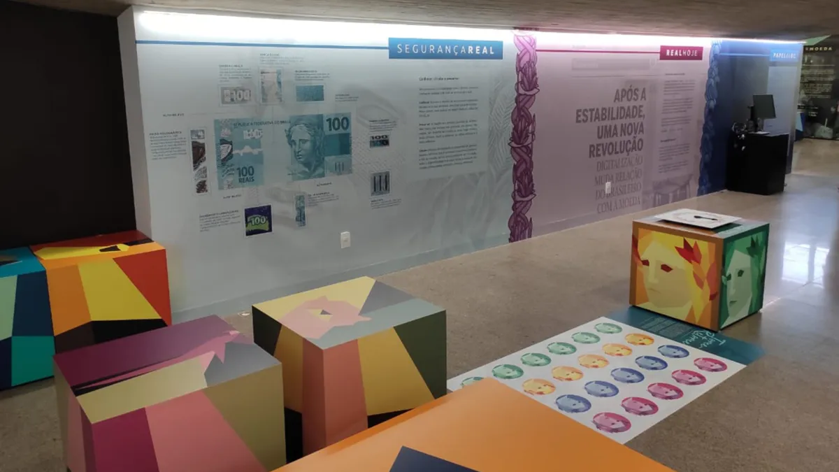 Adesivos de exposição · Museu de Valores do Banco Central