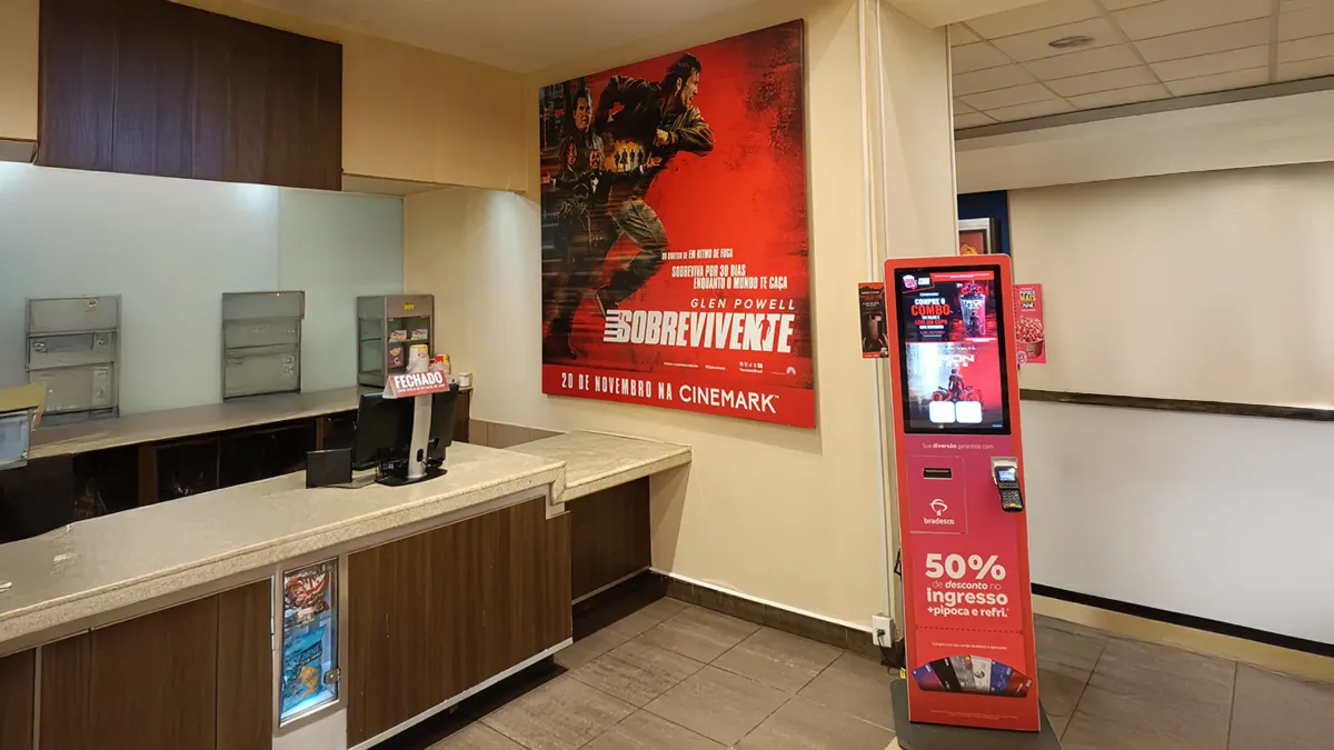 Adesivos de balcão e totem de vendas · Cinemark