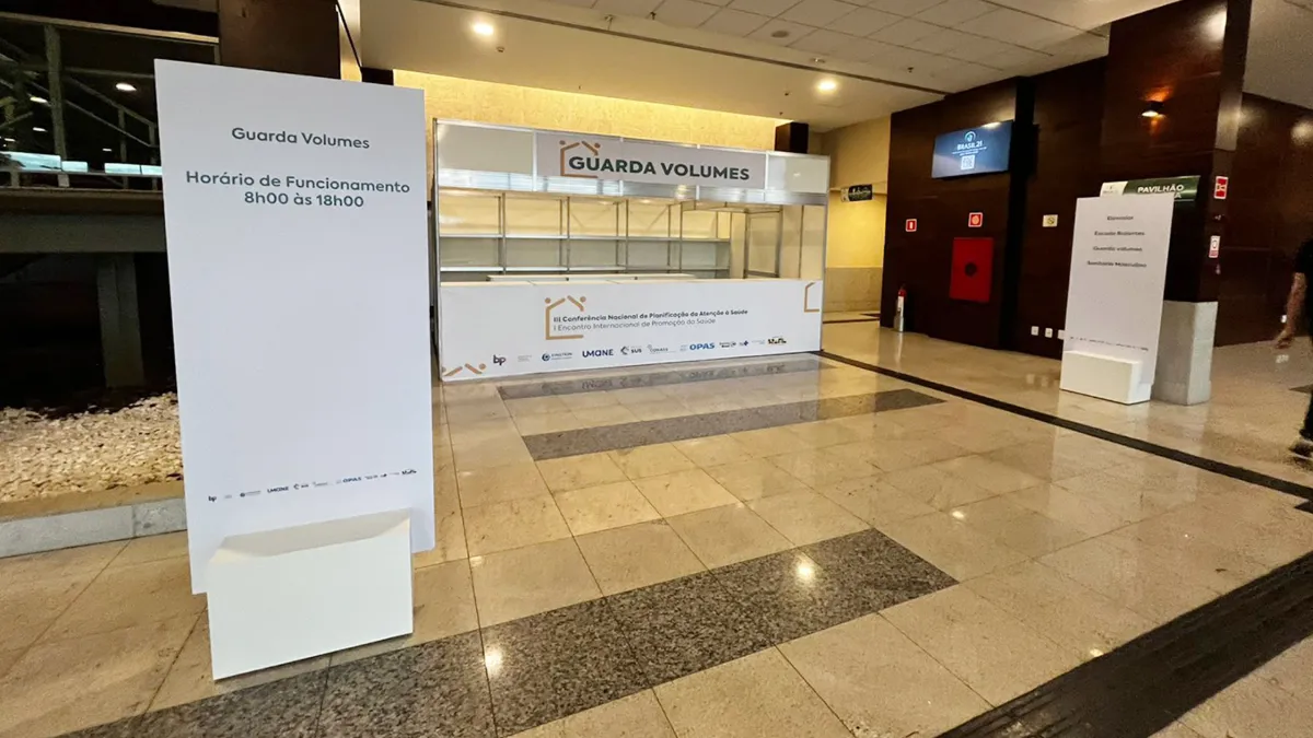 Credenciamento em estrutura Octanorm e totens